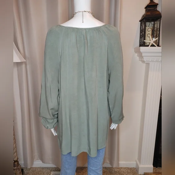 ANTHROPOLOGIE LA VI BY SAM & LAVI Riverwalk Buttondown Top, Green M - Picture 7 of 14